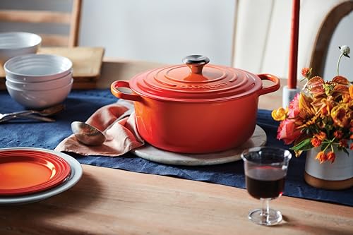 Le Creuset Signature Gusseisen Bräter mit Deckel, Ø 24 cm, Rund, Für alle Herdarten und Induktion geeignet, Volumen: 4,2 l, 4,305 kg, Ofenrot, 21177240902430 : Küche, Haushalt &amp; Wohnen